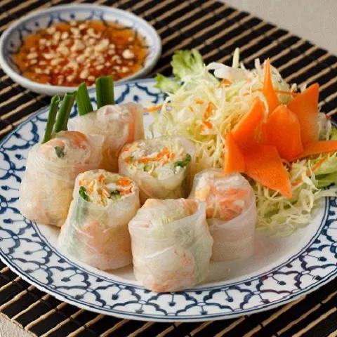 野菜と海老を包んだ生春巻き